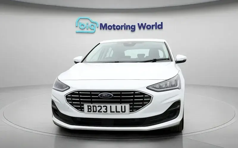 Used Ford Focus Titanium 125 HP (91 kW) 2023 White Hatchback
