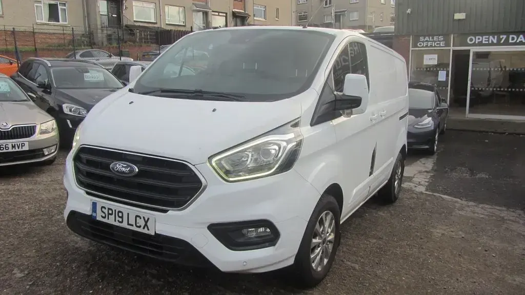 Used Ford Transit Custom Limited 170 HP (125 kW) 2019 White Van