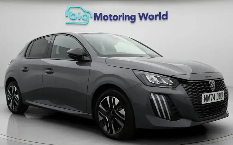 Used Peugeot 208 Allure 101 HP (74 kW) 2024 Hatchback