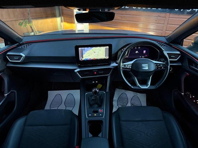 Used Seat Leon FR Sport 150 HP (110 kW) 2022 Silver Hatchback