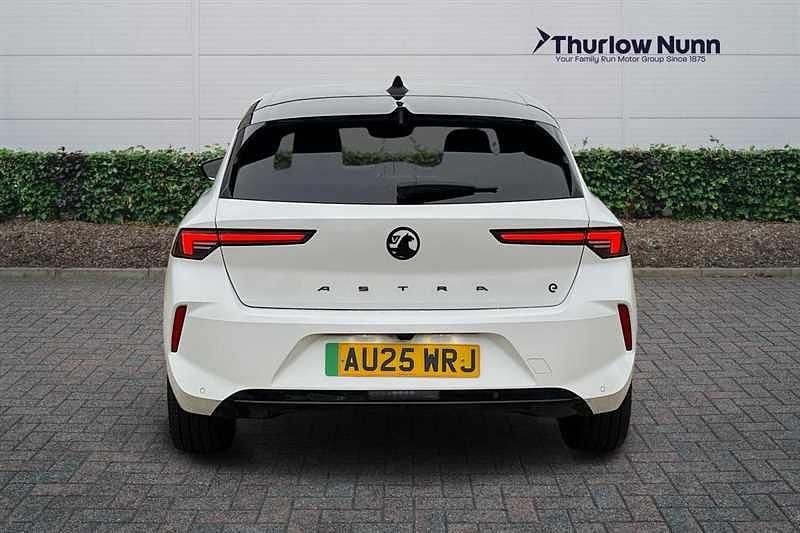 Used Vauxhall Astra Ultimate 114 kW (156 HP) 2025 White Hatchback