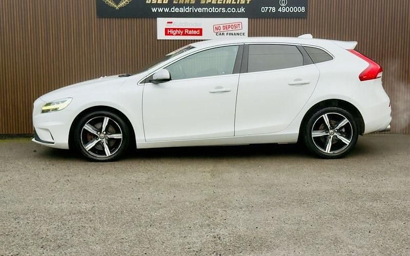 Used Volvo V40 R-Design 150 HP (110 kW) 2019 Hatchback