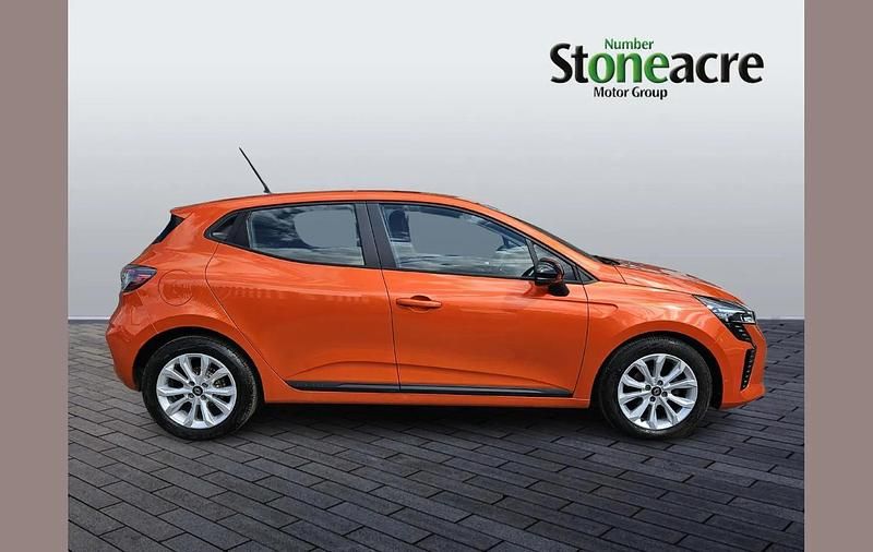 Used Renault Clio V Evolution 88 HP (64 kW) 2024 Orange Hatchback