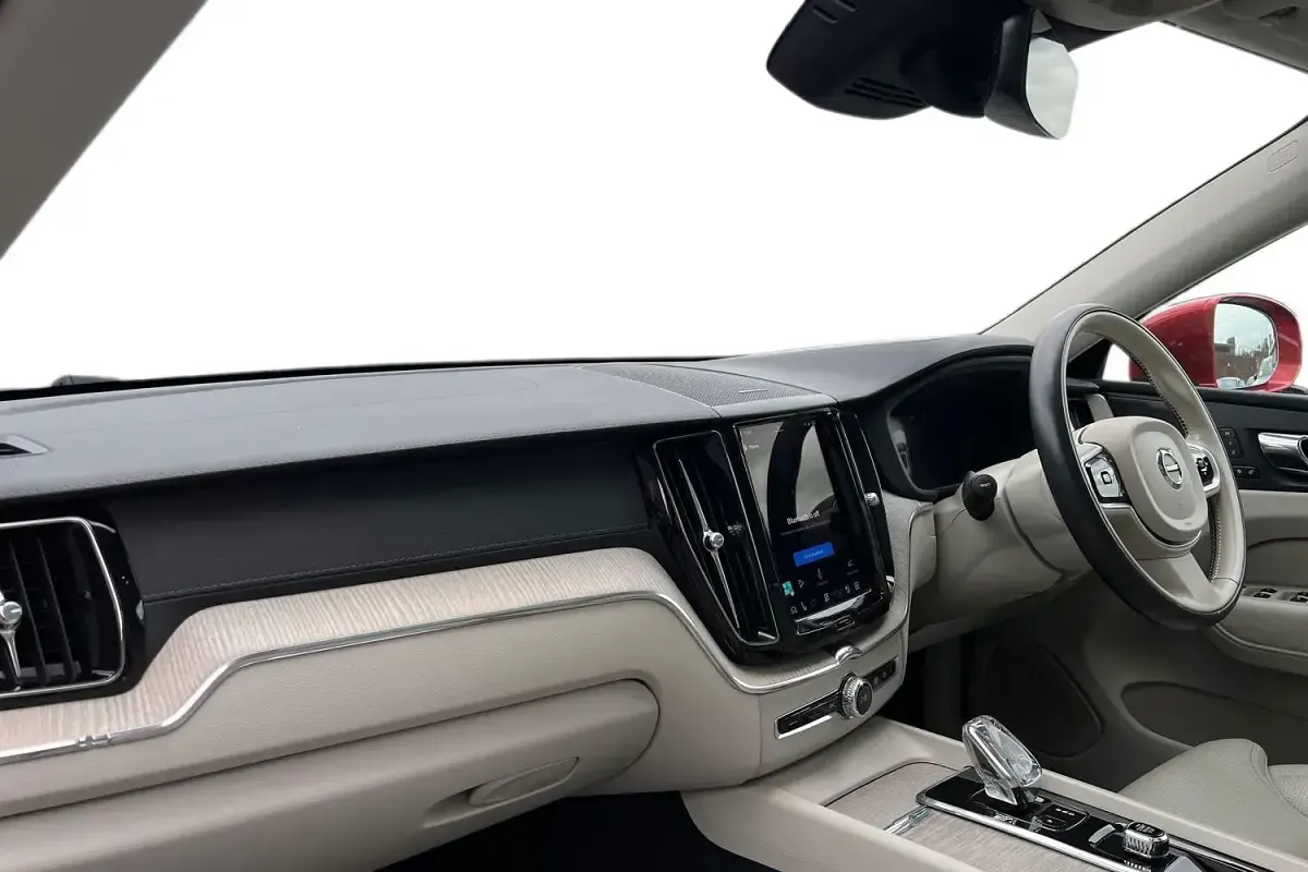 Usado Volvo XC60 Inscription 197 HP (144 kW) 2022 Vermelho SUV