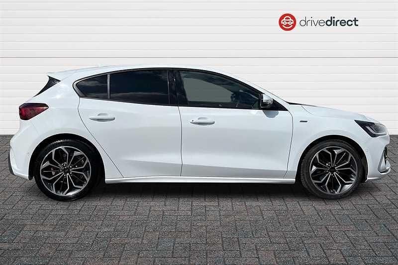 Used Ford Focus ST-Line X 125 HP (91 kW) 2023 White Hatchback