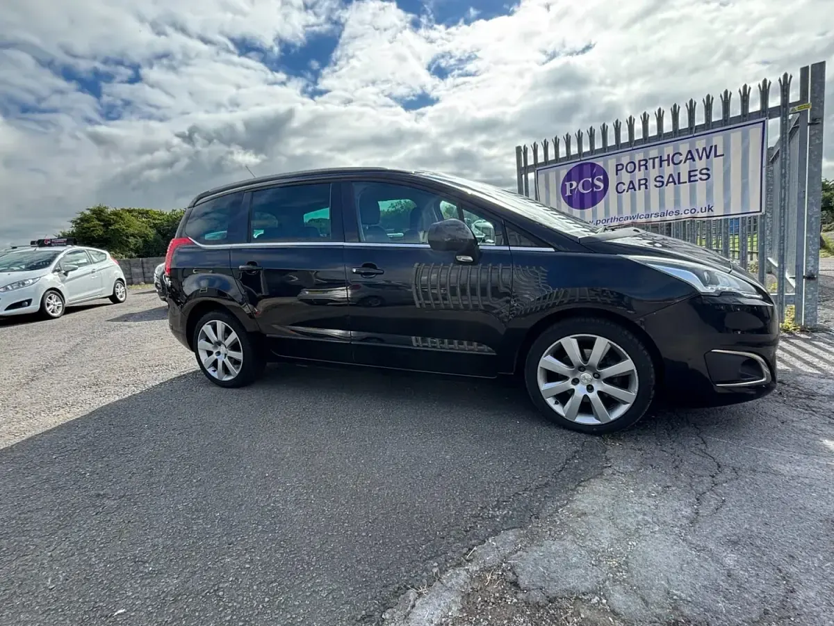 Used Peugeot 5008 Allure 150 HP (110 kW) 2015 Black MPV