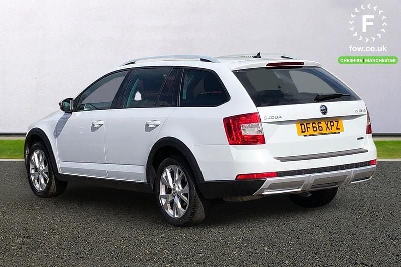 Used Skoda Octavia Scout 4x4 184 HP (135 kW) 2016 White Hatchback