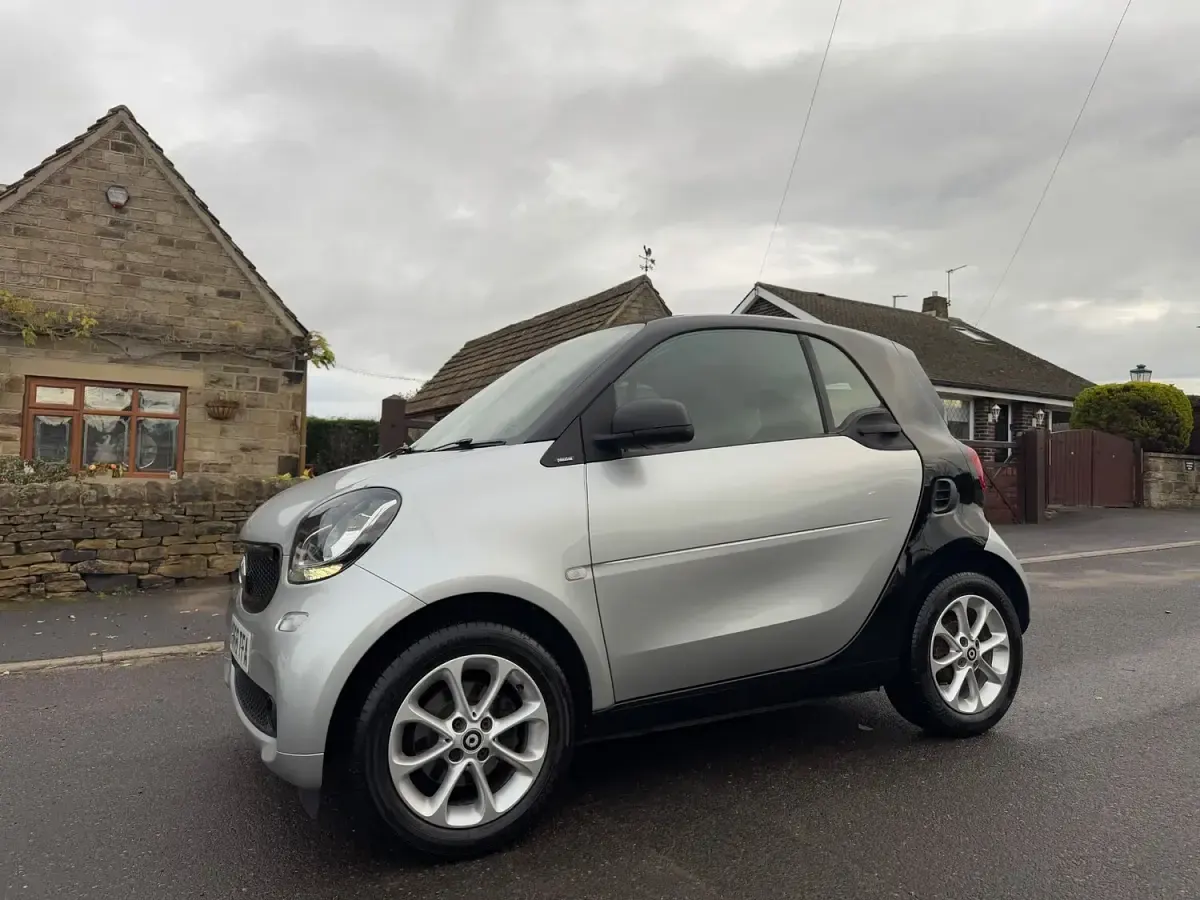 Usado Smart ForTwo Coupé Passion 71 CV (52 kW) 2018 Negro Coupe