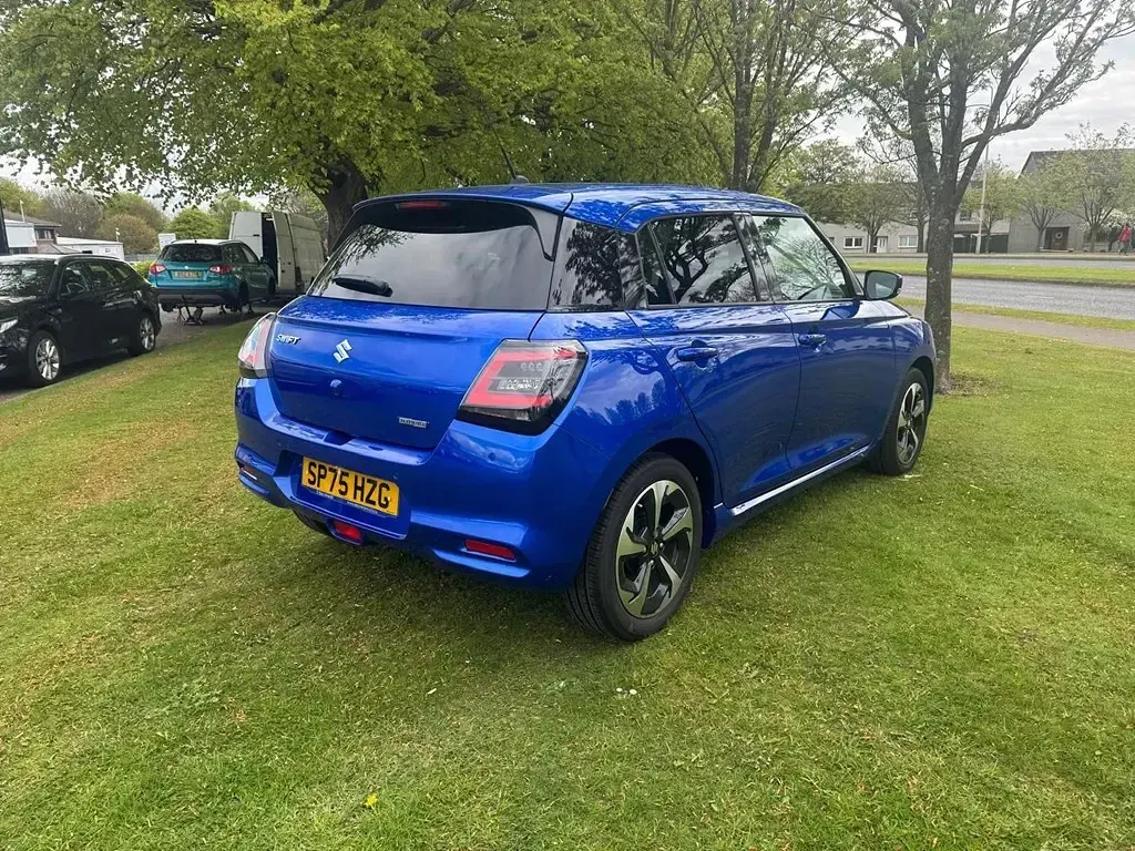 Używany Suzuki Swift 82 KM (60 kW) 2025 Niebieski Hatchback