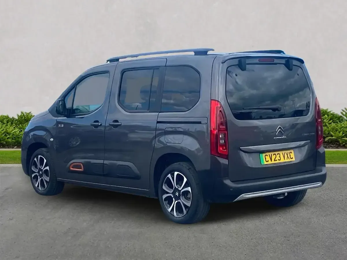 Używany Citroën e-Berlingo XTR 100 kW (136 KM) 2023 Szary Minivan