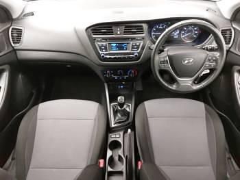 Used Hyundai i20 SE 84 HP (61 kW) 2017 Red Hatchback