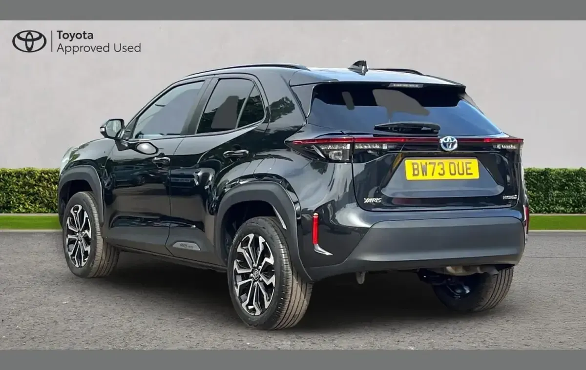 Used Toyota Yaris Cross Design 113 HP (83 kW) 2024 Black SUV