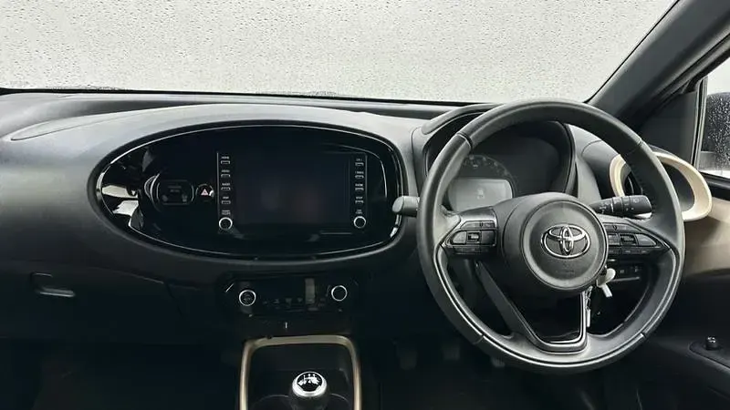 Used Toyota Aygo X 72 HP (52 kW) 2022 Beige SUV