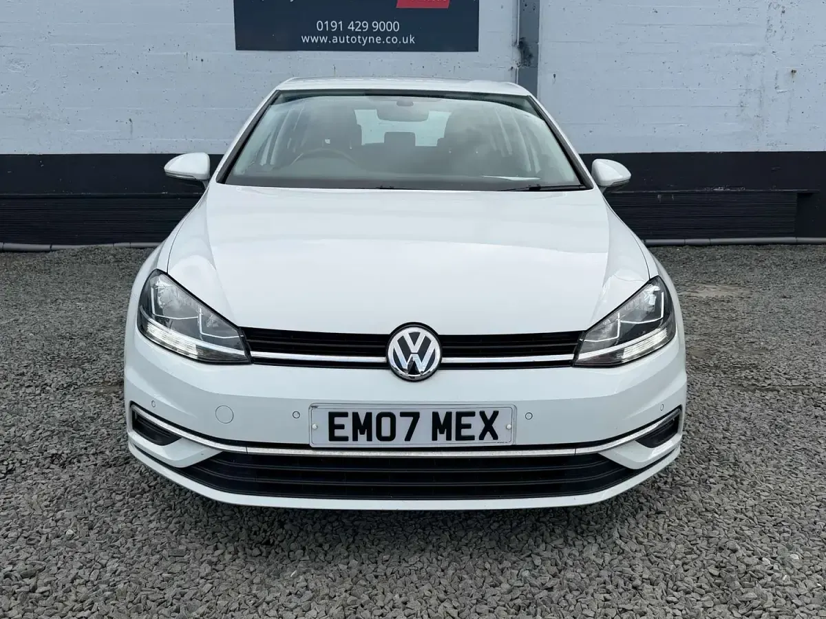 Used VW Golf VII SE 125 HP (91 kW) 2018 White Hatchback