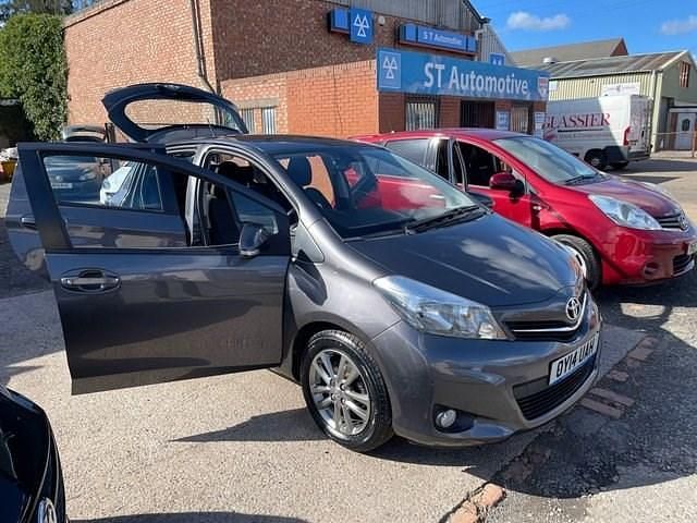 Used Toyota Yaris Plus 99 HP (72 kW) 2014 Grey Hatchback