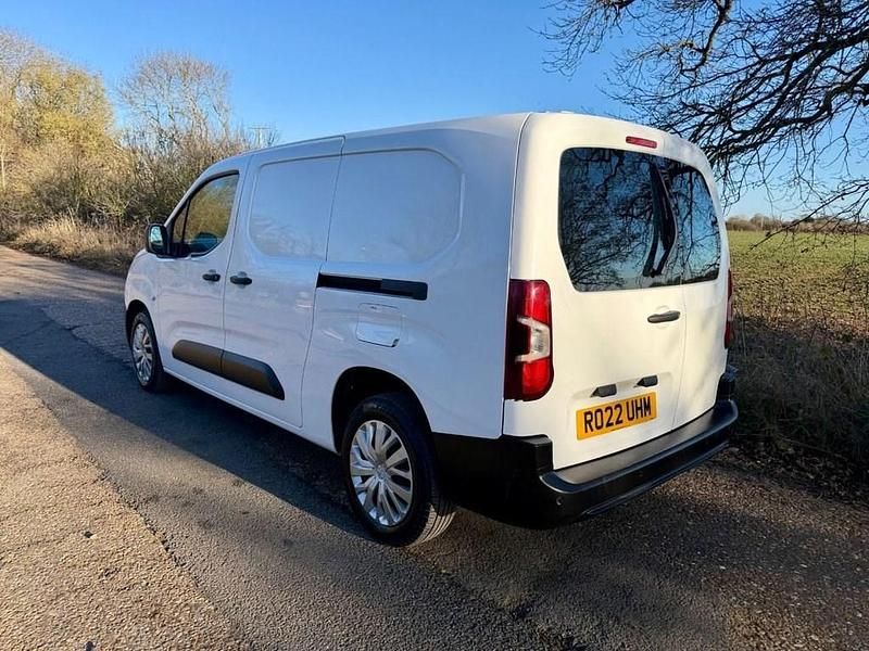 Used Peugeot Partner Premium 101 HP (74 kW) 2022 White MPV