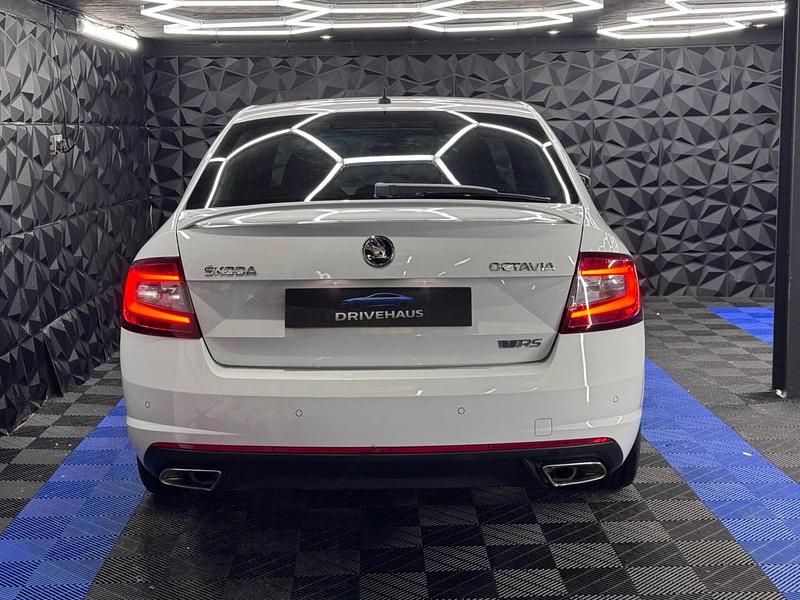 Used Skoda Octavia vRS 230 HP (169 kW) 2017 White Hatchback