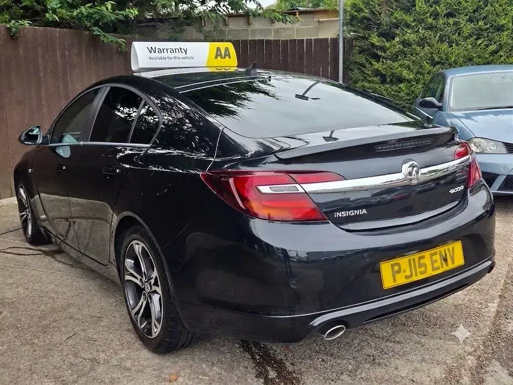 Used Vauxhall Insignia Edition 140 HP (102 kW) 2015 Black Hatchback
