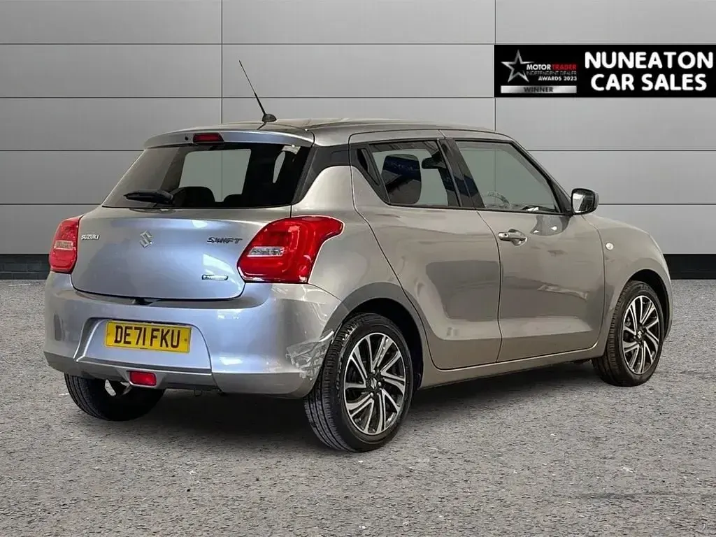 Usado Suzuki Swift SZ-L 83 CV (61 kW) 2021 Plateado Utilitario