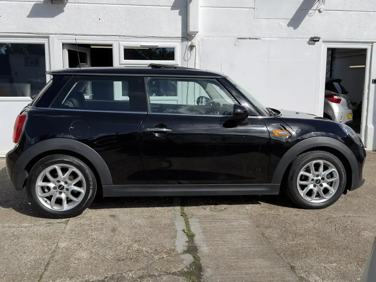 Used Mini Cooper Hatch 136 HP (100 kW) 2017 Black Hatchback