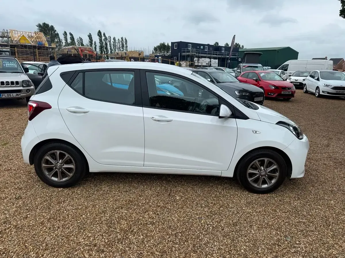 Used Hyundai i10 SE 2017 White Hatchback