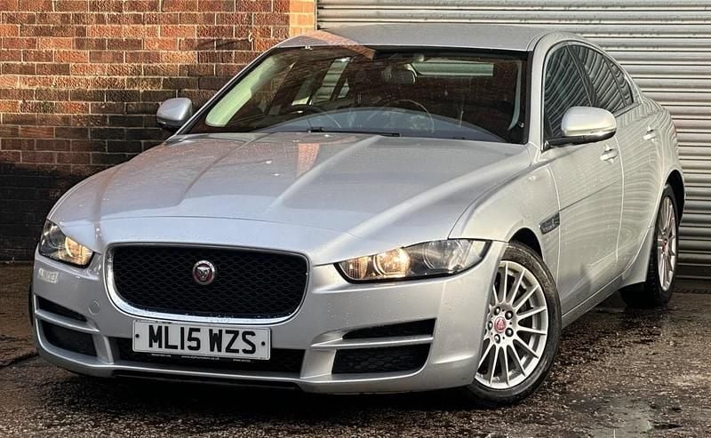 Begagnad Jaguar XE Prestige 2015 Silver Sedan