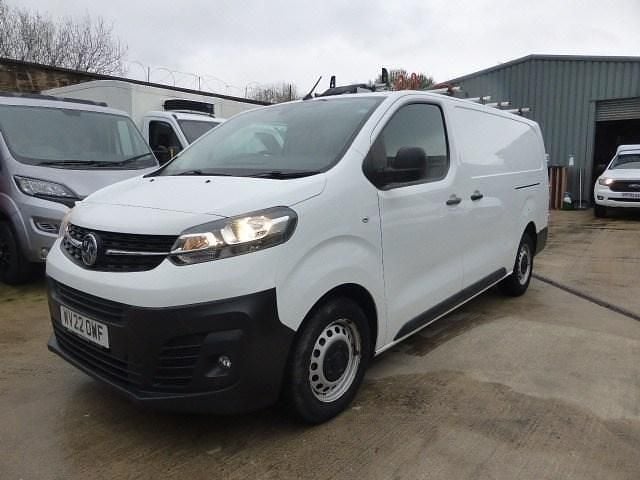 Second-hand Vauxhall Vivaro 100 CP (73 kW) 2022 Alb Monovolum