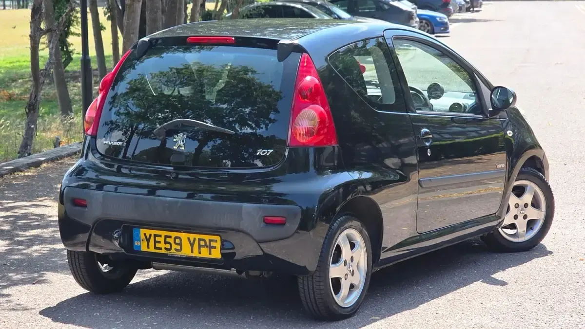 Used Peugeot 107 68 HP (50 kW) 2009 Black Hatchback
