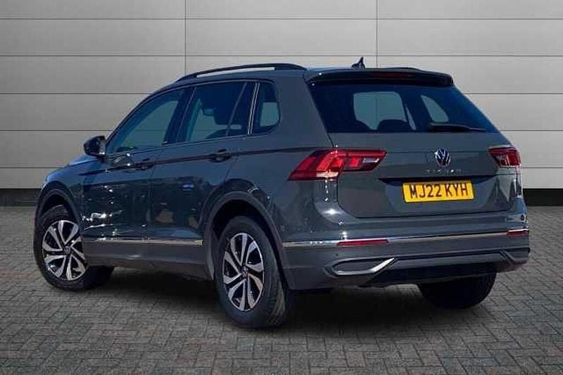 Begagnad VW Tiguan Active 150 HK (110 kW) 2022 Grå SUV