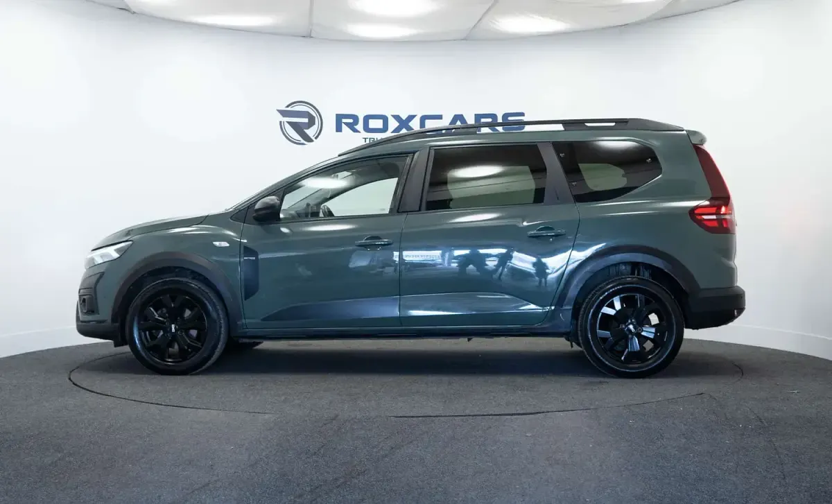 Used Dacia Jogger Extreme 110 HP (80 kW) 2023 Green MPV