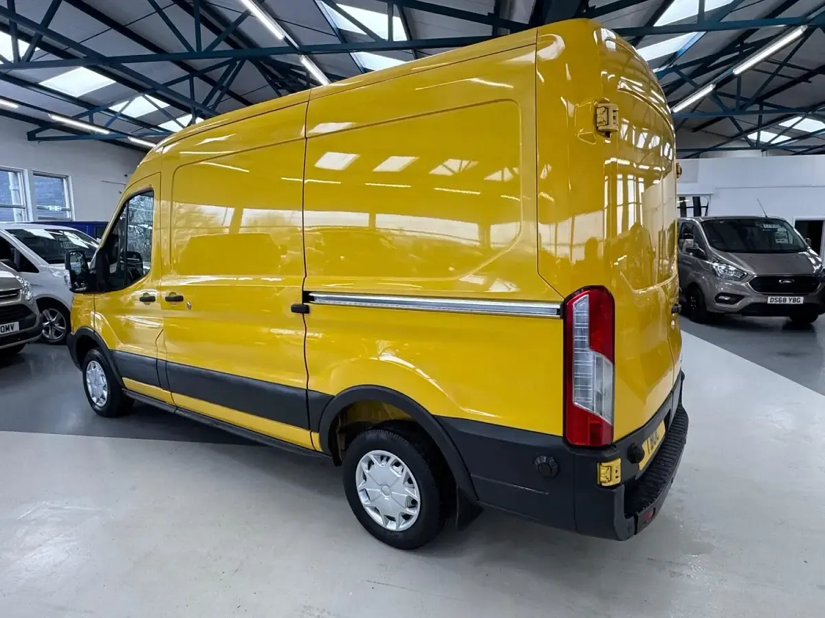 Used Ford Transit 100 HP (73 kW) 2016 Yellow Van