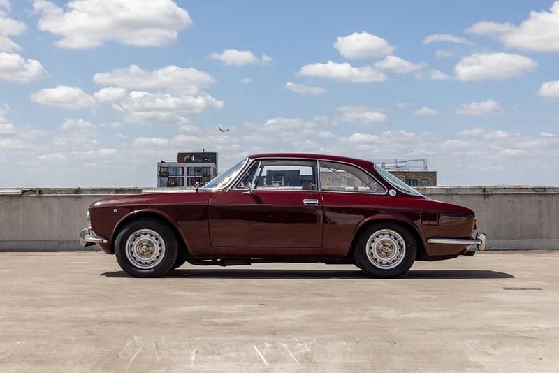 Used Alfa Romeo GTV 1973 Maroon