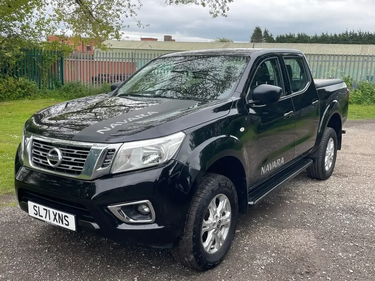 Używany Nissan Navara Acenta 2021 Czarny Pickup
