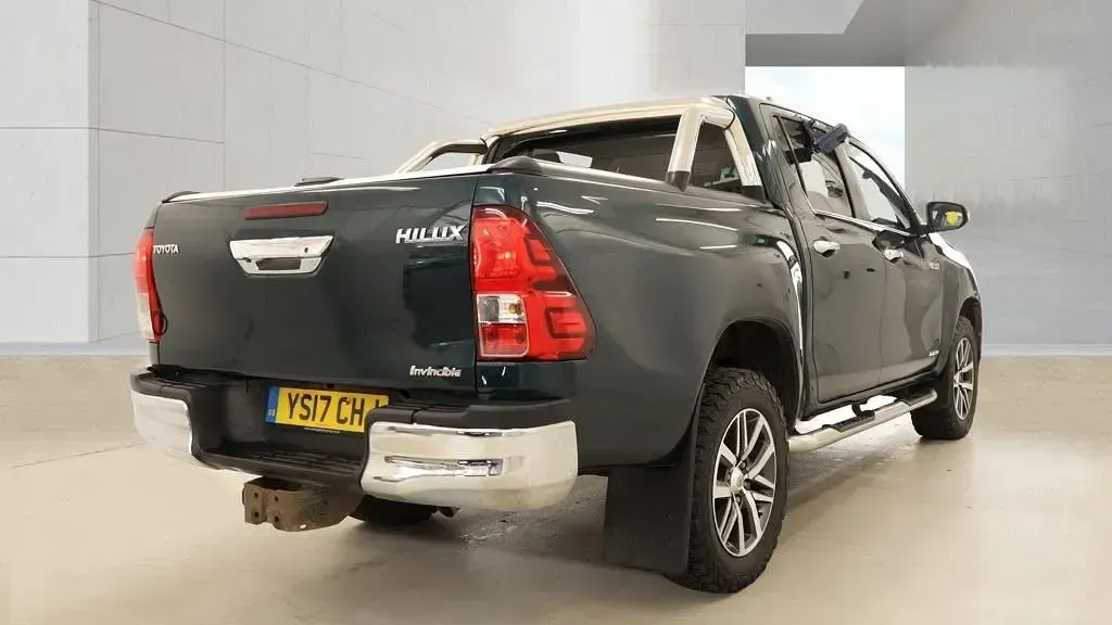 Used Toyota HiLux 150 HP (110 kW) 2017 Green Pickup
