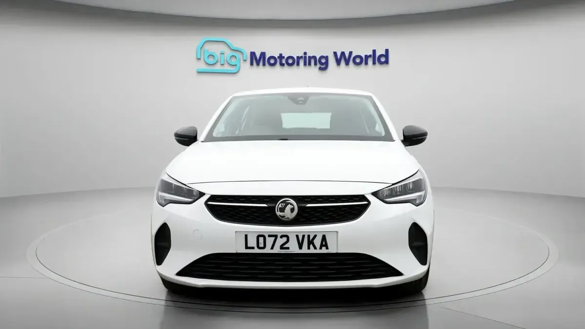 Second-hand Vauxhall Corsa Design Edition 75 CP (55 kW) 2022 Alb Hatchback