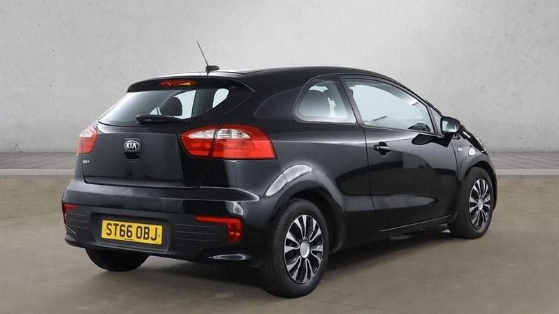 Used Kia Rio 84 HP (61 kW) 2016 Black Hatchback