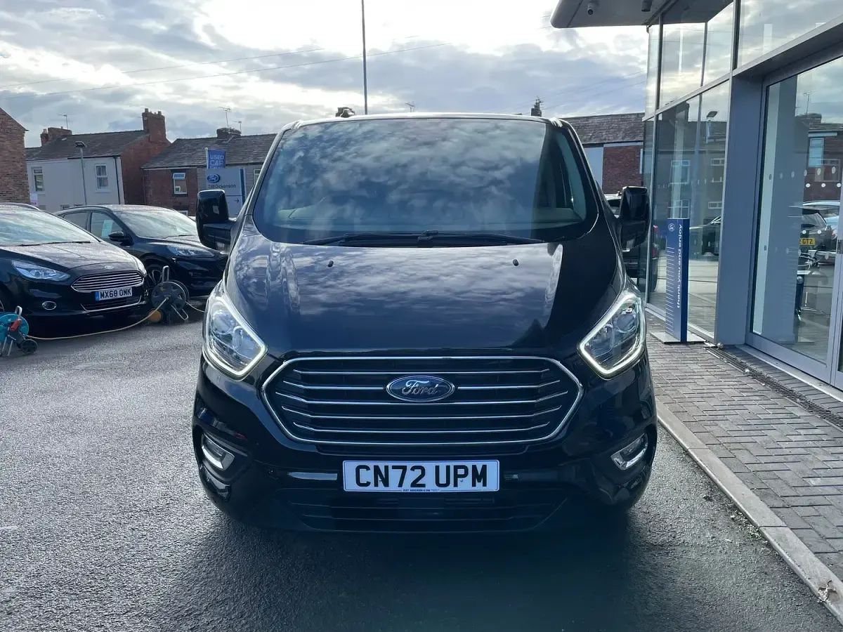 Used Ford Tourneo Zetec 130 HP (95 kW) 2022 Black MPV