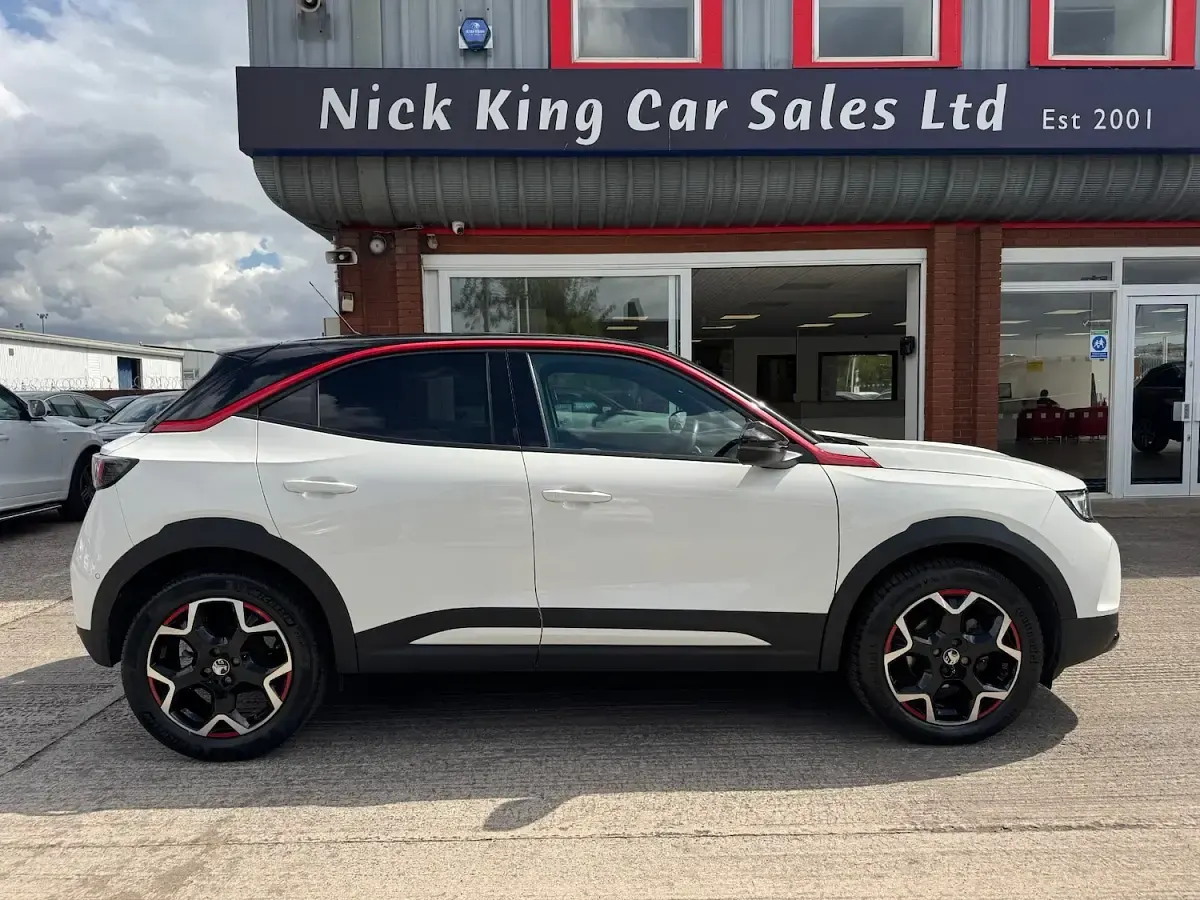 Used Vauxhall Mokka SRi 128 HP (94 kW) 2021 White SUV