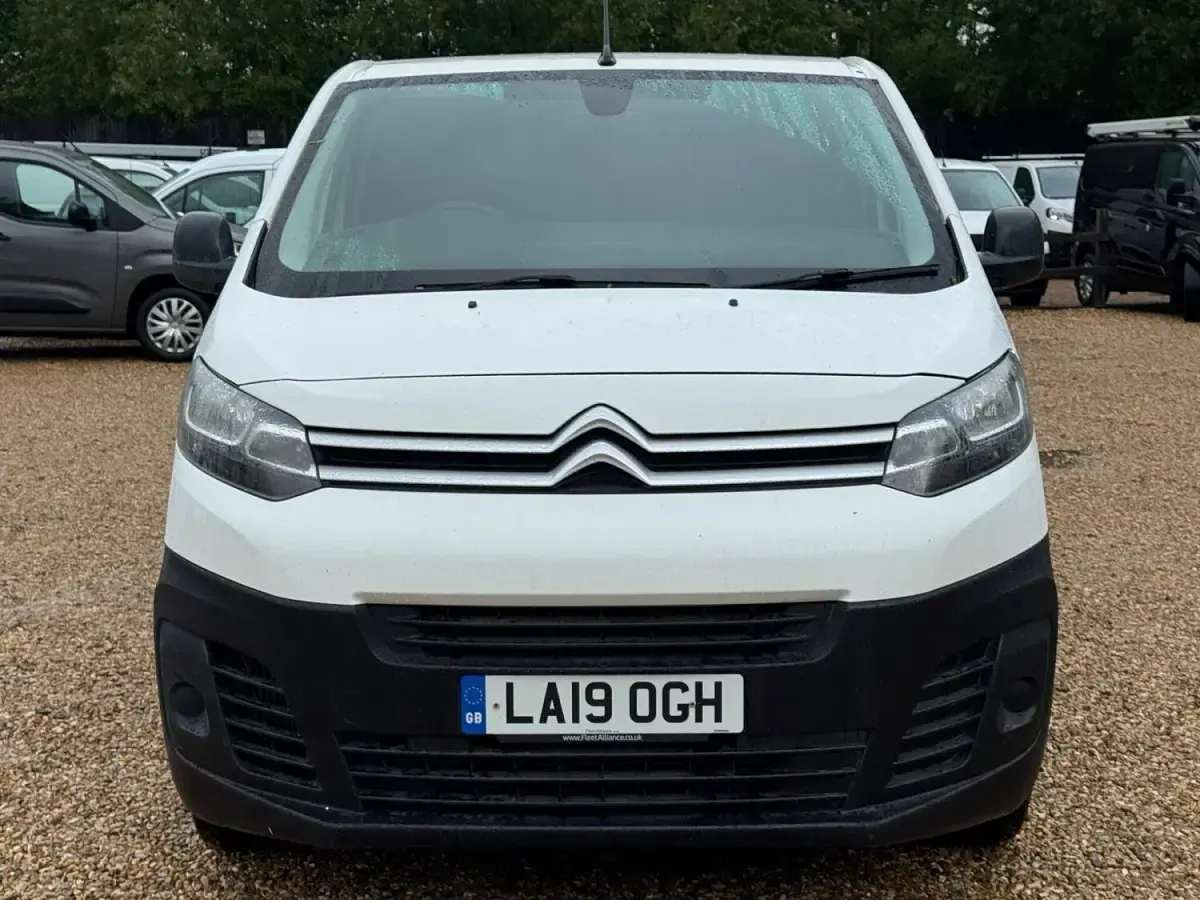 Used Citroën Dispatch 100 HP (73 kW) 2019 White MPV