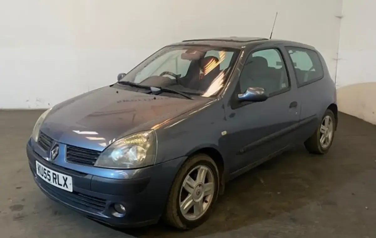 Used Renault Clio II Dynamique 2005 Blue Hatchback