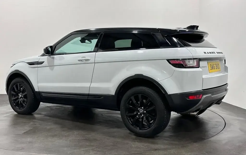 Used Land Rover Range Rover evoque SE 180 HP (132 kW) 2016 White Coupe