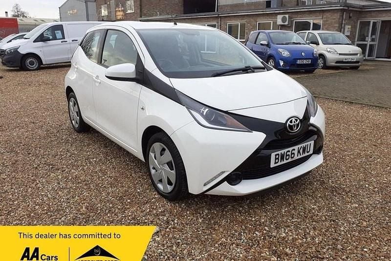 White Used 2017 Toyota Aygo X-play Hatchback | £6,995 (Fair price) - Image 1/1