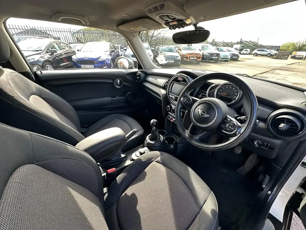 Used Mini ONE Hatch 102 HP (75 kW) 2016 White Hatchback