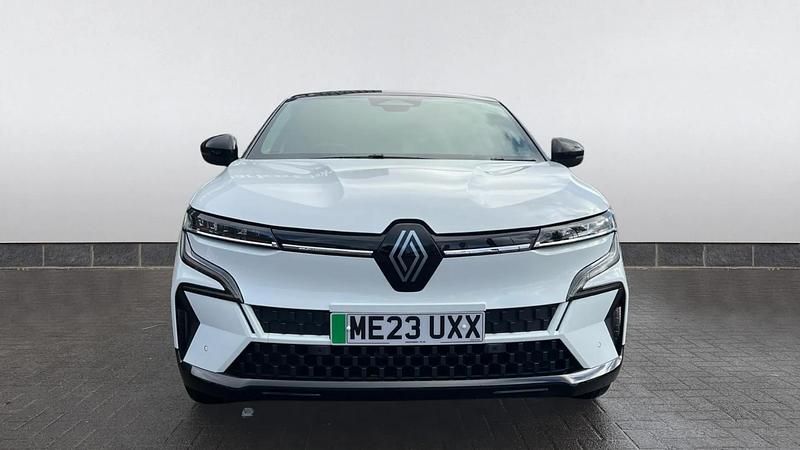 Used Renault Megane E-Tech Techno 159 kW (217 HP) 2023 White/black Hatchback
