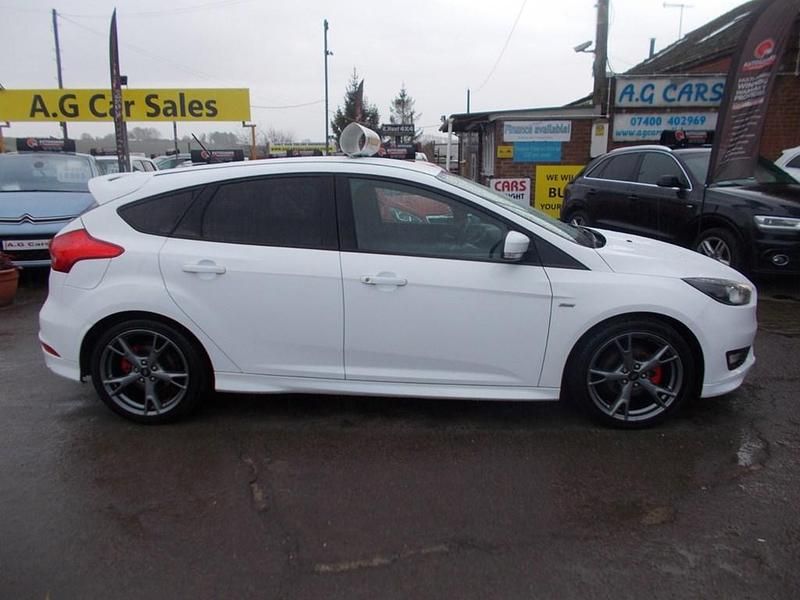 Used Ford Focus ST-Line X 140 HP (102 kW) 2018 White Hatchback