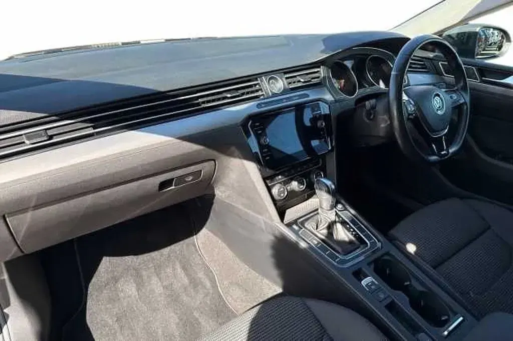 Usado VW Arteon SE 190 HP (139 kW) 2019 Cinzento Citadino