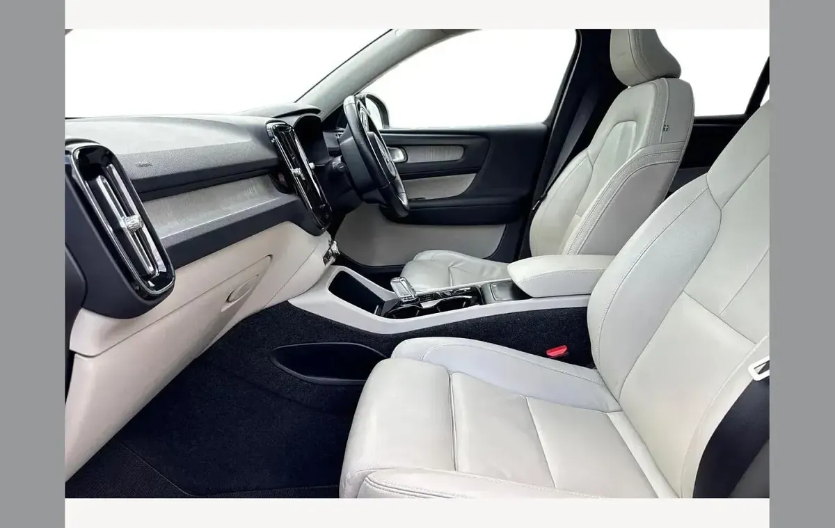 Used Volvo XC40 Inscription 190 HP (139 kW) 2019 Black SUV