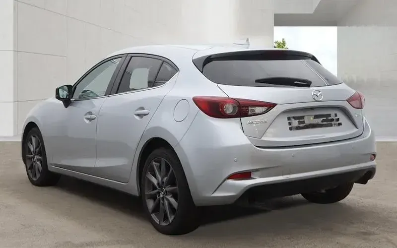 Used Mazda 3 Inclusive 120 HP (88 kW) 2018 Silver Hatchback