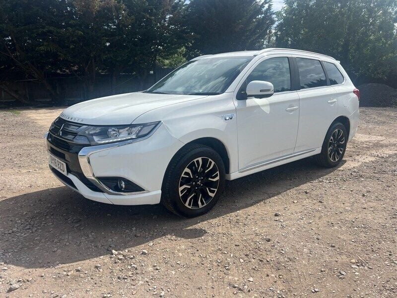 White Used 2018 Mitsubishi Outlander P-HEV Estate | £10,950 (Good price) - Image 1/4