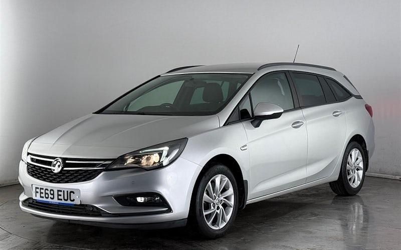 Used Vauxhall Astra Design Edition 136 HP (100 kW) 2019 Silver Estate